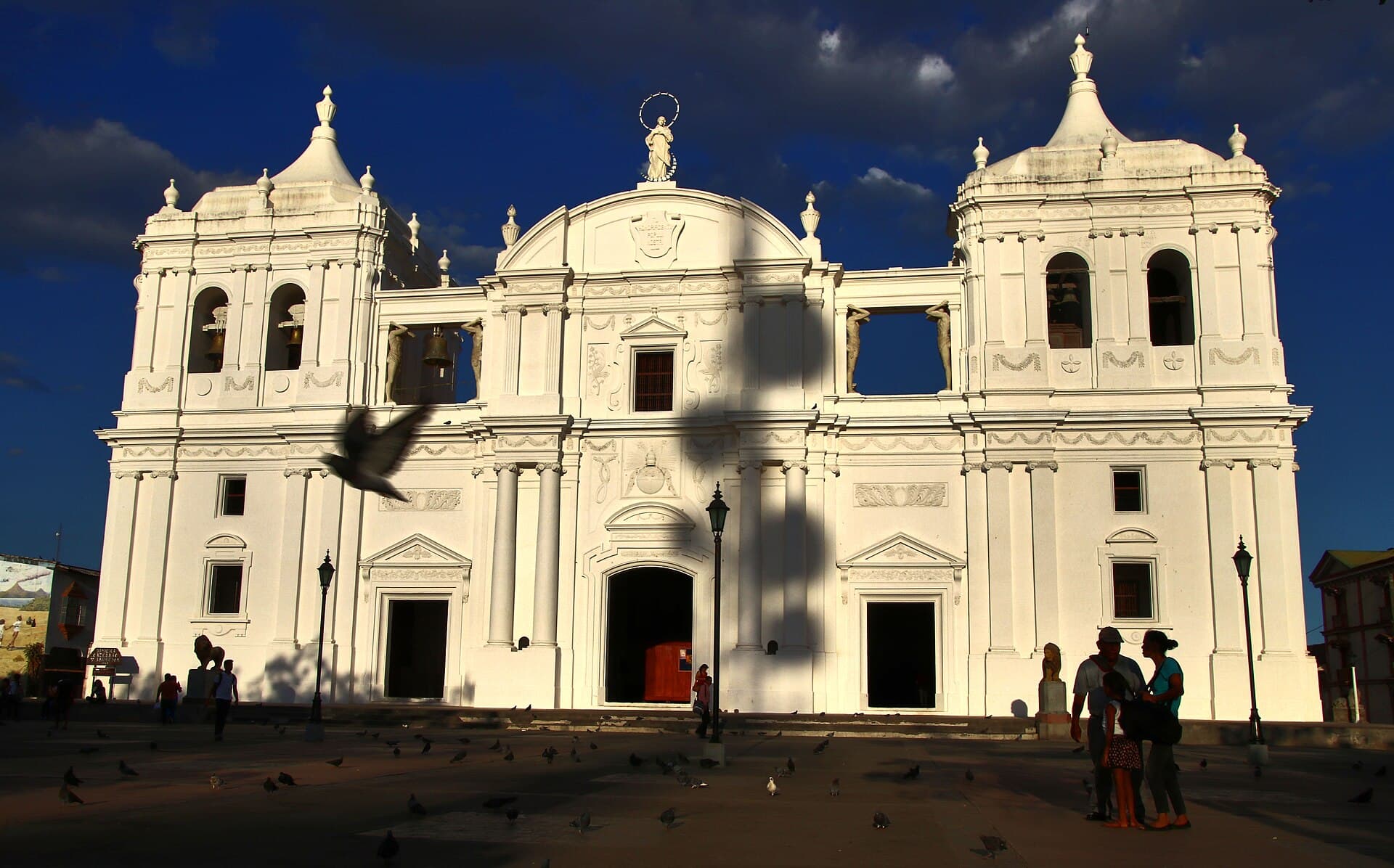 León